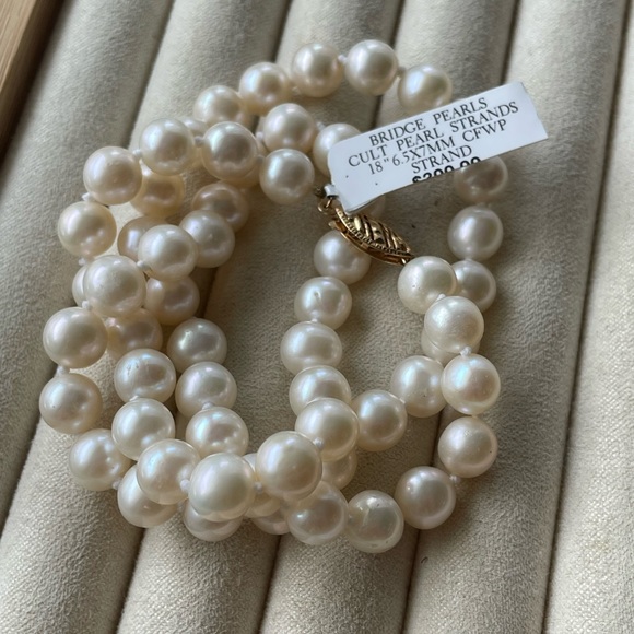 NWT 18” long cultured pearl necklace with 14k gold clasp - Picture 7 of 12
